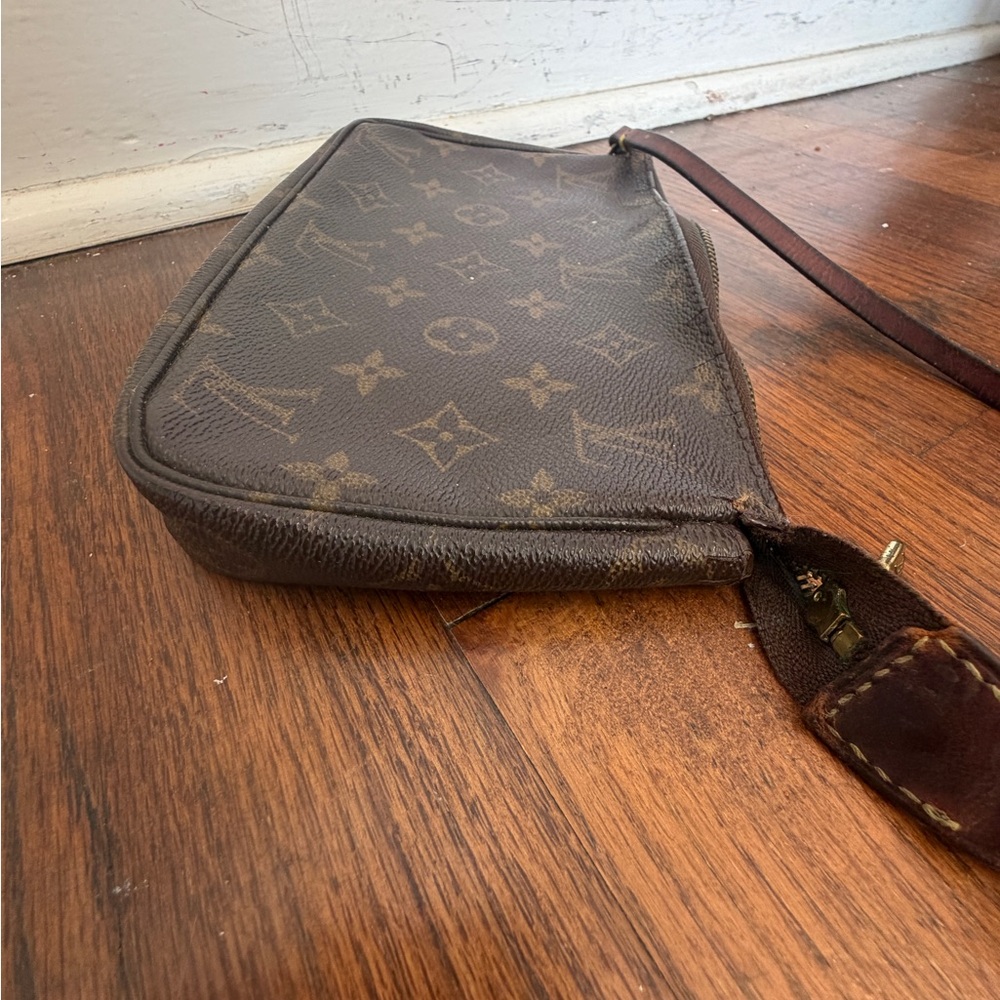 Louis Vuitton Brown Monogram Shoulder Bag - Picture 4 of 9